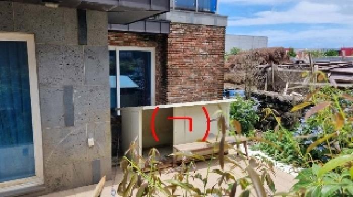 소재지1(명림로 268-6 몽돌빌리지120동)에 소재한 제시외 건물(ㄱ)