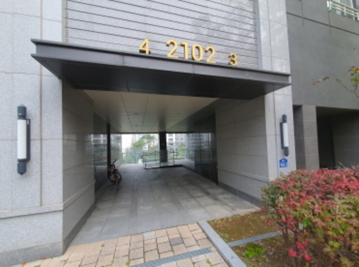 현장사진(1층 현관)