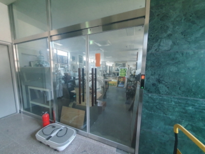 현장사진(건물 3층 출입문)