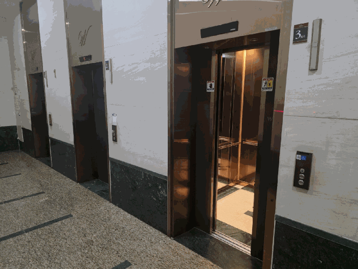 101동 1층 승강기