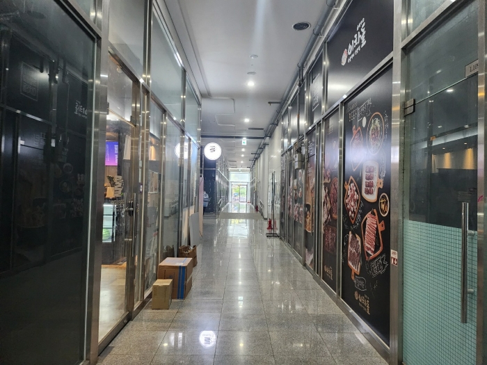 복도 전경