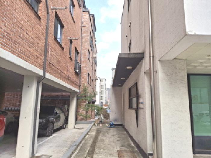 건물 뒷쪽 모습