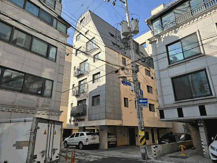 < 본건 전경 >‘><br /><img src=