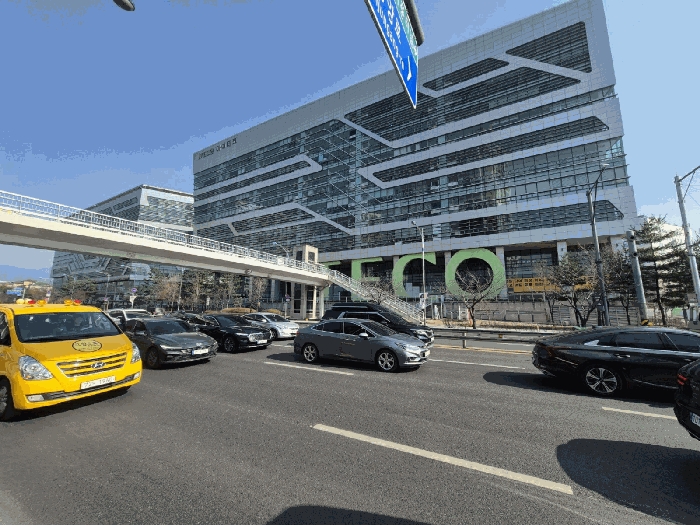 본건 건물 전경(서측에서 촬영)