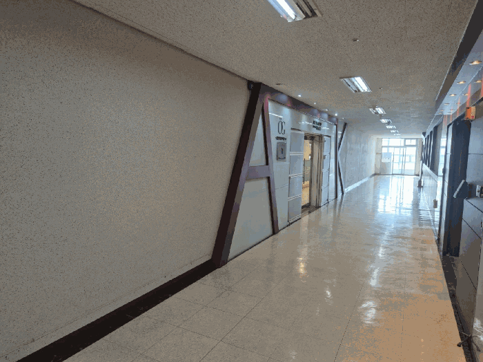 복도 전경