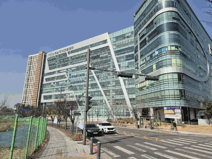 본건 건물 전경(남서측에서 촬영)