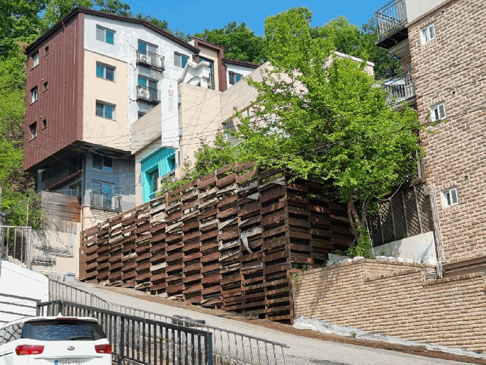 본건 남동측에서 촬영