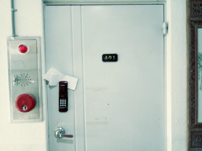 * 4층 401호 출입구 전경