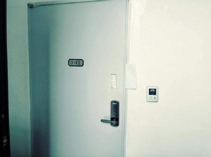 * 3층 301호 출입구 전경