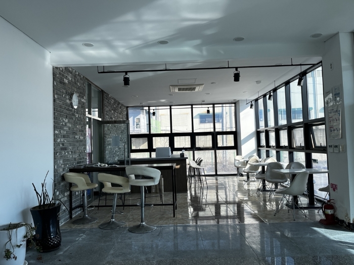 기호2 건물 1층 휴게실