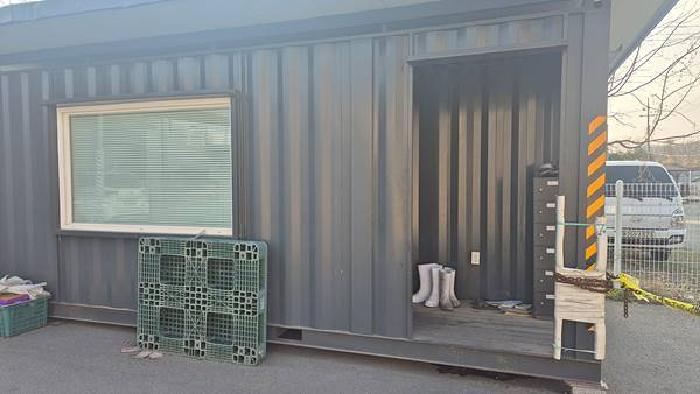 제시외 컨테이너 1개동 있음