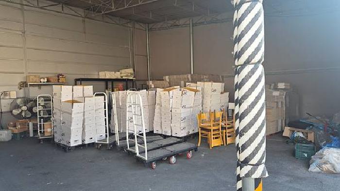 포장박스가 적재되어 있음