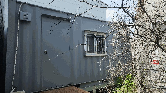 이동이 용이한 컨테이너박스 ㉠