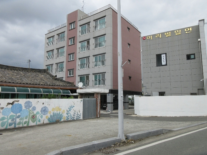 【 본 건 기호 1) 토지 및 제시 외 건물(평가 외) 】