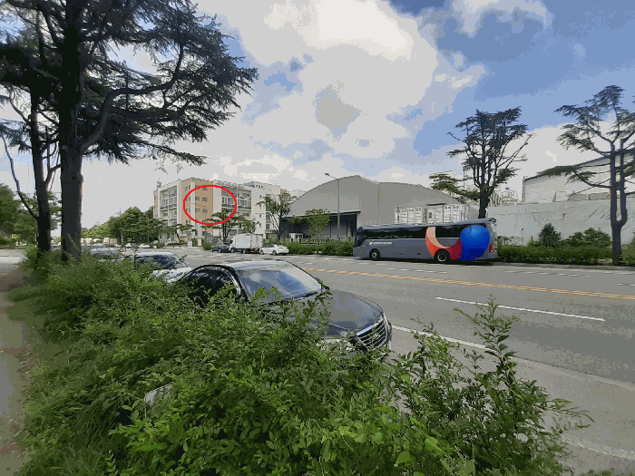 서측 인접도로 및 주위환경