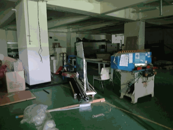 내부 및 제시외물건