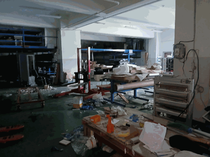 내부 및 제시외물건