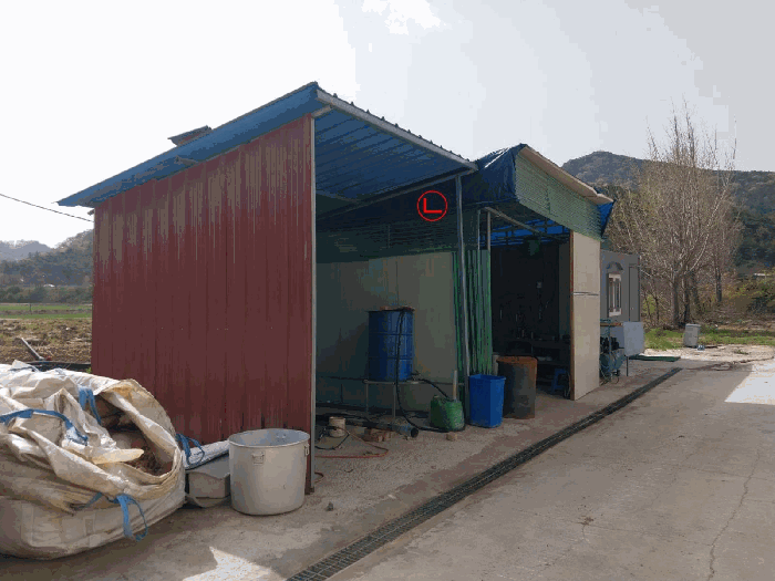 본 건 전 경
(제시외 건물 및 컨테이너)