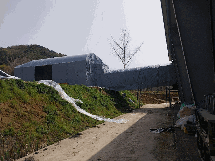 본 건 전 경(기호 1)
(파이프 천막지붕 기계실)