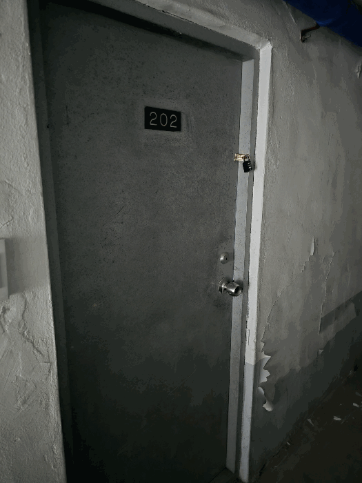 지하 본건 창고