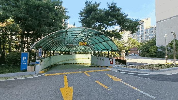 단지내(지하주차장 출입구) 전경