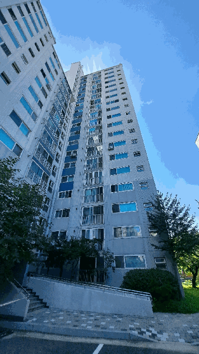 건물 및 본건 전경