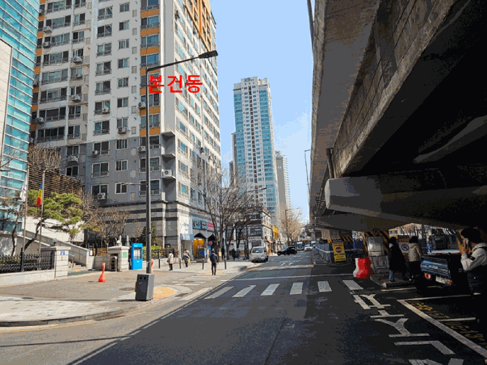 [본건 남측 도로변 주위환경1]