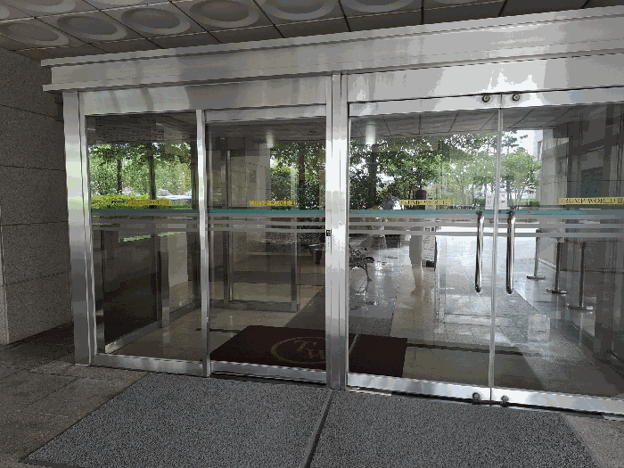 S층 공동 주 출입구