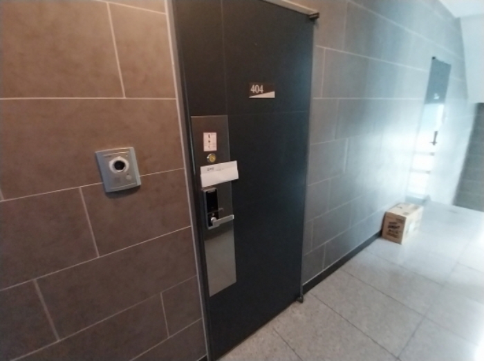 404호 입구 