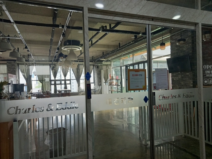 본건 주출입구 전경