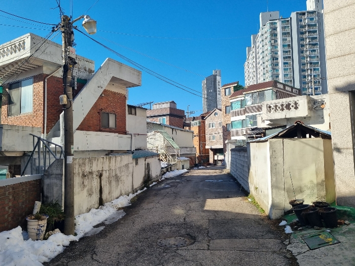 주위 전경(남동측 인근에서 촬영)