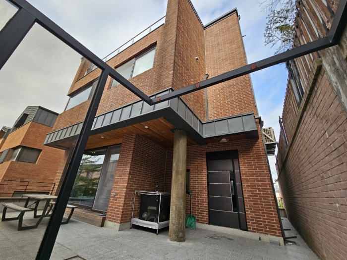 본건 건물 - 남측 촬영