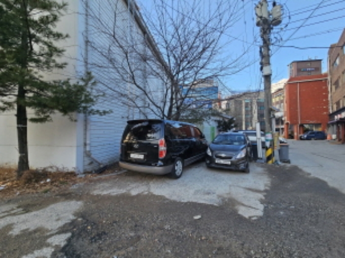 건물 뒷부분 전