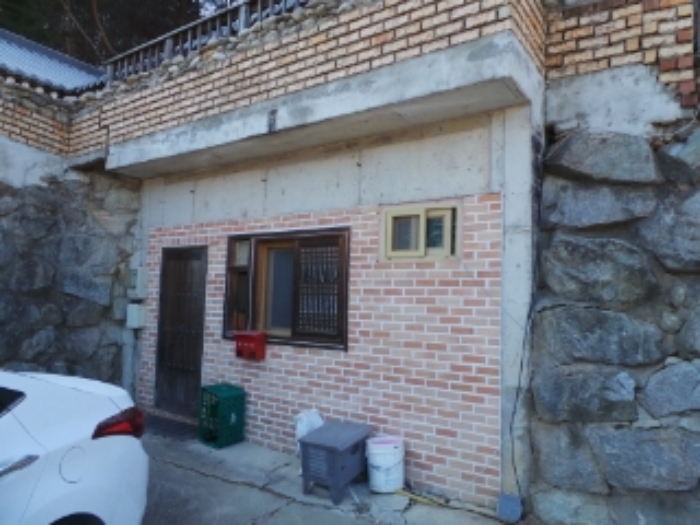 기호 5번(부속건물-단층창고) 근거리에서 촬영한 것임