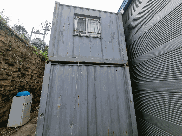 기호3 뒤쪽 이동가능한 컨테이너
(평가제외)