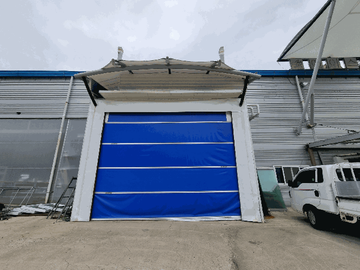 제시외 건물 3-5 차량출입문(외부전경)