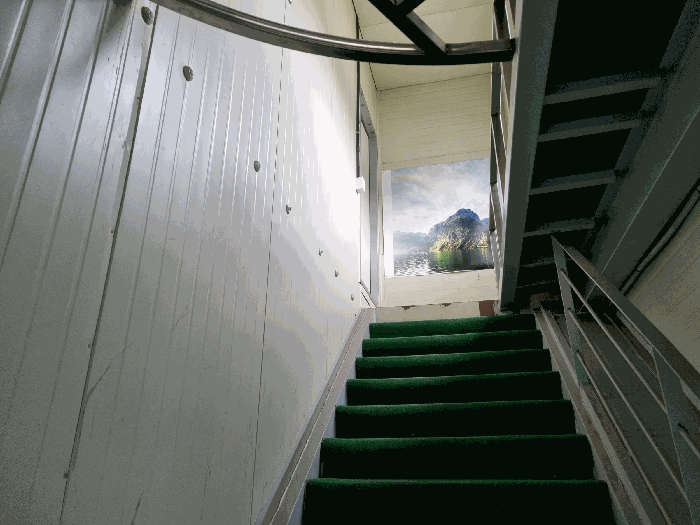 기호3 내부 2층 올라가는 계단 전경