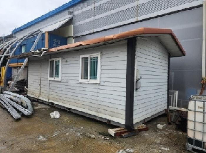 본건에 소재하는 이동 가능한 컨테이너