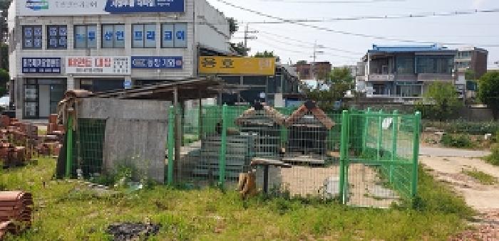 2번 부동산 지상 제시외 사육시설 1동 모습