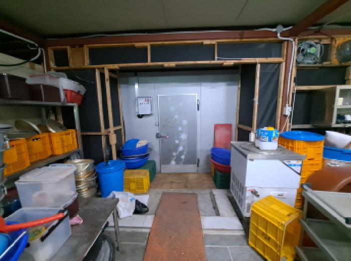 목록 2 후면 제시외 창고 내부 물품 등