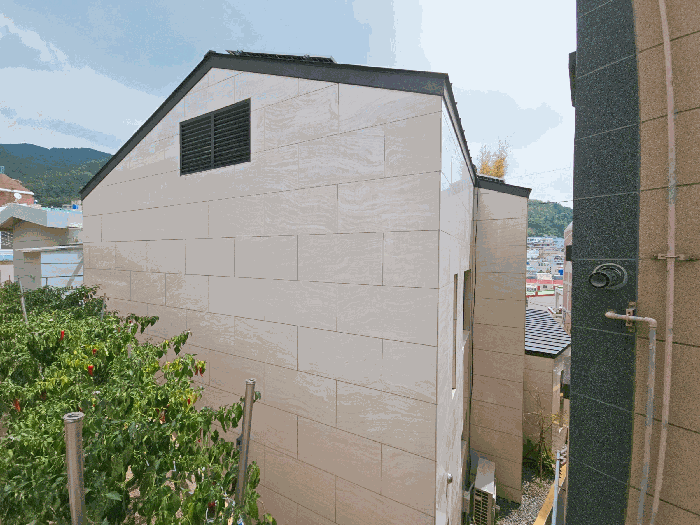 본건 옥상층소재
부합물 및 종물 ㉠