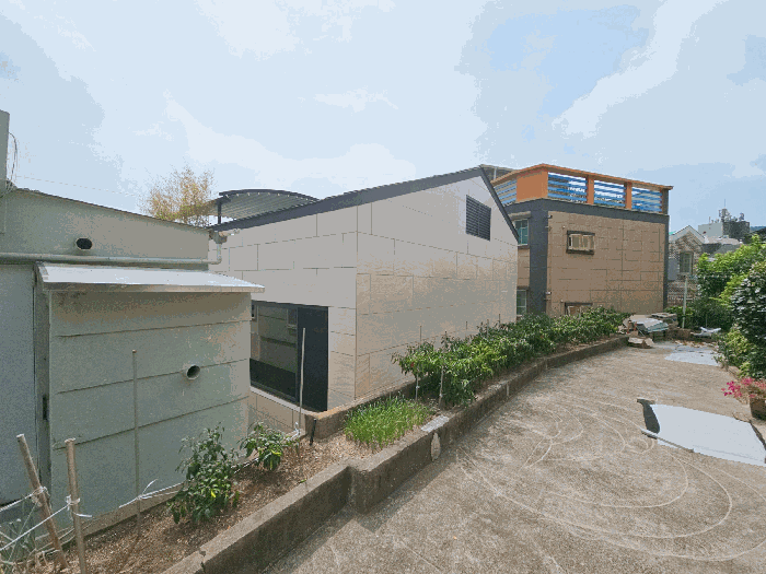 본건 옥상층소재
부합물 및 종물 ㉠