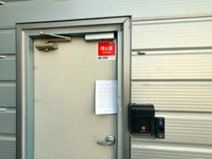 기호5, 출입문에 안내문 게시(2024.12/30)