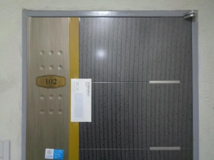 소재지 2.(신서로122번길 22) 제시 건물 1층(현장표시:102호) 안내문 부착 사진