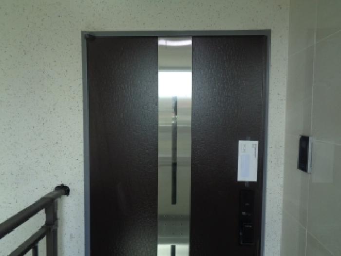 소재지 2.(애월로 161) 제시 건물 3층 출입문에 안내문 부착 사진