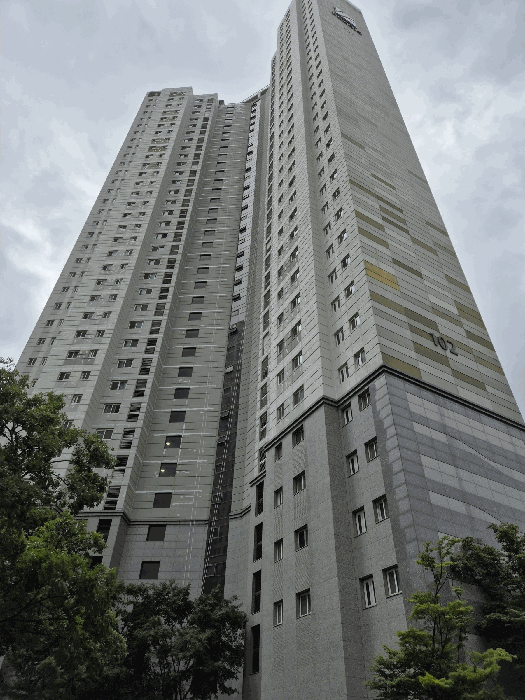 102동 전경 