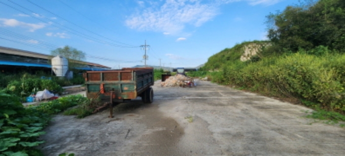 목록3 소재 제시외 건축폐기물 등 전경