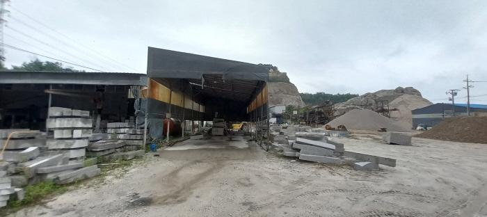 목록13. 토지 및 그 지상 제시외 건물인 공장