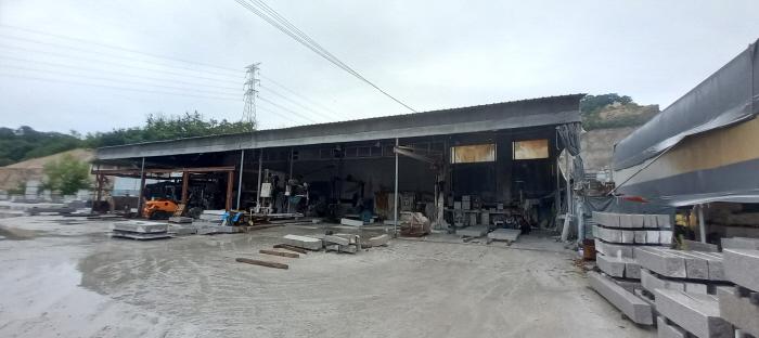 목록13. 토지 및 그 지상 제시외 건물인 공장