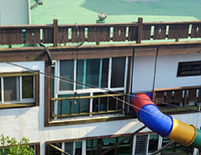 본건 제시외 (ㄹ)샤시조 다용도실